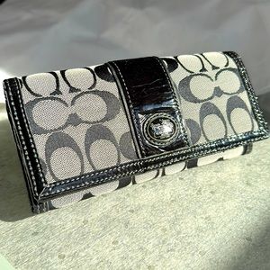 Coach large wallet in monogram canvas and the leather